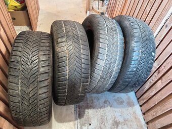 Predám pneumatiky 215/60/R16 zimné - 2