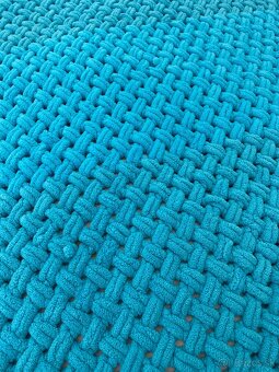 Deka ručná práca s vankusikom - 2