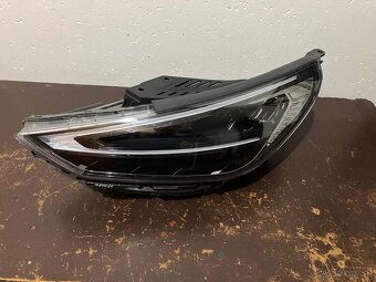 predám svetlomet na hyundai - 2