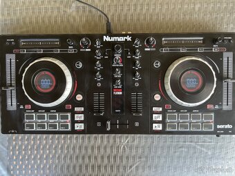 Numark Mixtrack Platinum - 2