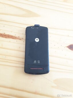 Predám raritku Motorola ROKR E8 - 2