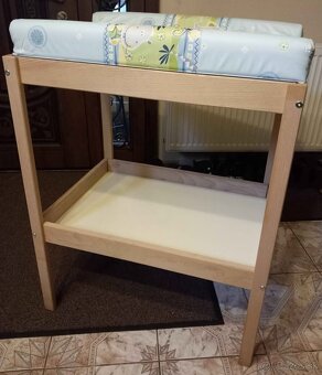 Prebaľovací pult - 2