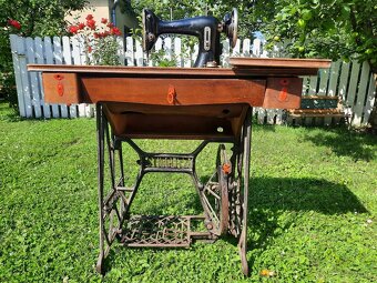 Starožitný šijací stroj - 2