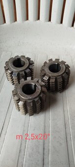 Odvaľovacie frézy 2,5x20° , 4x20° - 2