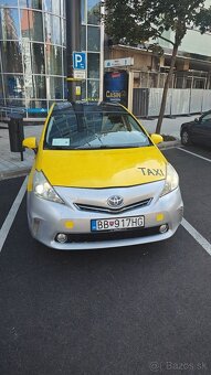 Toyota Prius Plus - 2