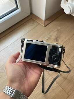 Olympus PEN E-P1 - 2