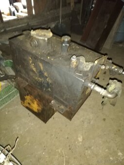Hydraulicka nádrž - 2
