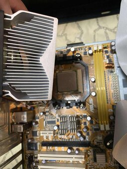 Predám za symbolickú cenu tento pc bez ram zdroja cpu amd 2 - 2
