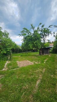 Vinica POZEMOK s chatkou - 2