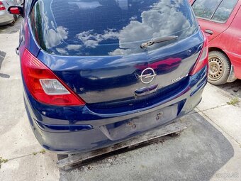 Rozpredám na náhradné diely OPEL CORSA - 2