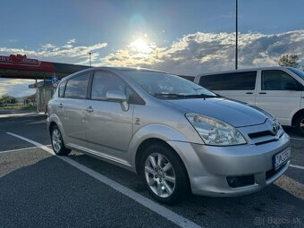 Toyota carolla verso - 2