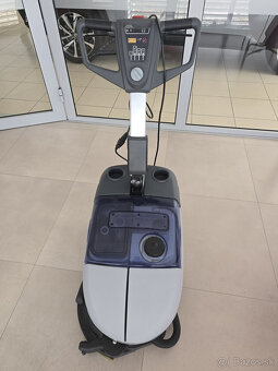 Batériový podlahový umývací stroj Nilfisk SC351 - 2