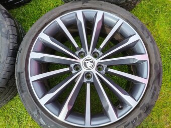 Disky 19" Škoda Trinity Superb L&K 235/40 R19 - 2