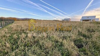 PREDAJ – Exkluzívny stavebný pozemok- 596 m2 – Ľubotice - 2
