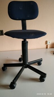 Otočná polohovacia stolička na kolieskach - 2