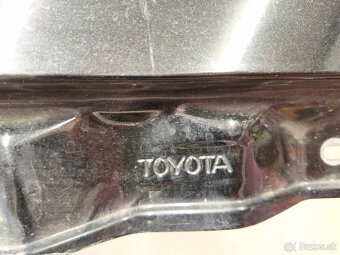 pravý predný blatník Toyota Avensis T25, r.v. 2005-2009 - 2