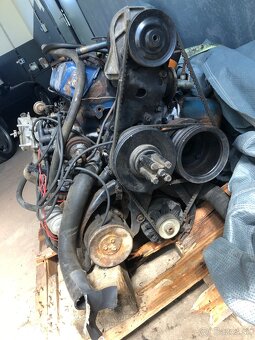 1968 - 70 Ford Mustang 302 ci motor s manualnou prevodovkou - 2