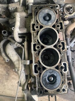 Predam polomotor D4FA 2,0 - 2