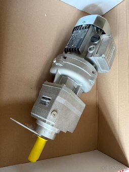Elektromotor s prevodovkou - 2