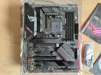 ASUS ROG Strix B550-F Gaming - 2