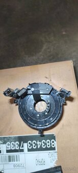 Audi A4 B7 snímač uhlu volantu( slimák ) - 2