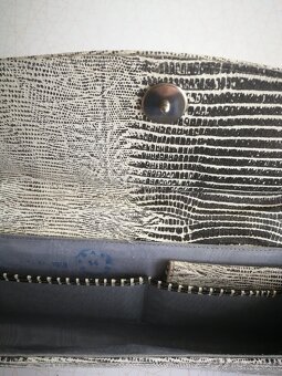 Kabelka z hadej kože - 2