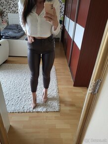 Hnedé koženkové nohavice - 2