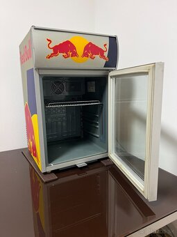 Red Bull chladnička v dobrom stave 70x44x47 - 2
