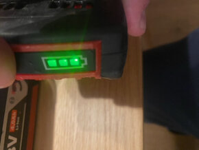 Bosch baterky + nabijacka - 2