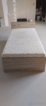 Posteľ 200 x 90 s roštom a matracom - 2