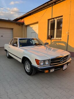 Klasický Mercedes-Benz 280SL - 2
