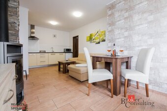 BEŠEŇOVÁ / Predaj apartmánového domu / 2 samostatné jednotky - 2