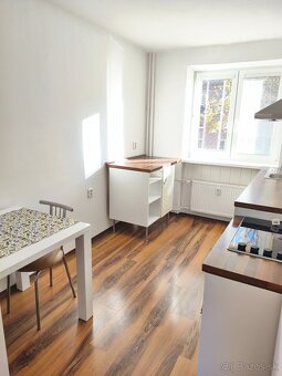 Predám slnečný, teplý, 2 izbový byt - 2