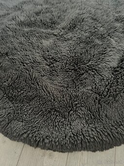 Krásny šedý kruhový koberec - 2