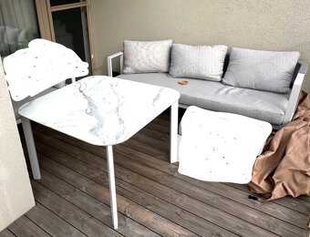 Predám dlhú časť terasovej/záhradnej sedačky + veľký stôl - 2