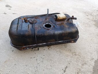 Suzuki vitara 1.6 palivová nadrž - 2