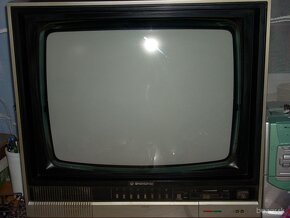 Predám farebný televízor SHANGHAI - model Z647-1A - 2