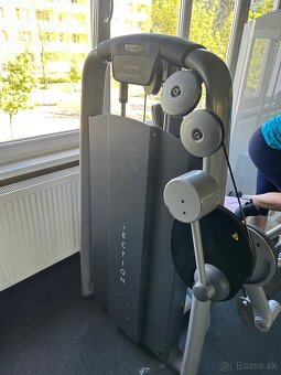 Technogym leg curl/ zakopavanie v sede - 2