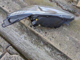 Predné svetlá Ford C-Max II 2010-2014 - 2