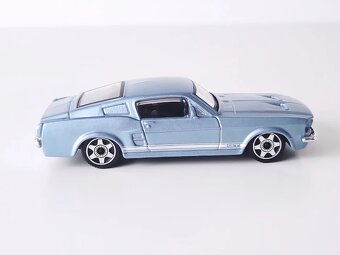 Model auta FORD Mustang - 2