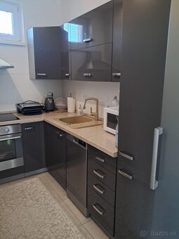 Kuchyňa šedá s vysokolesklá - 2