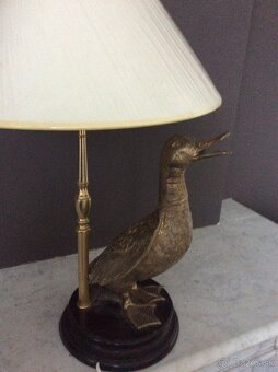 Art deco starožitná mosadzná lampa so soškou kačice r1970 - 2