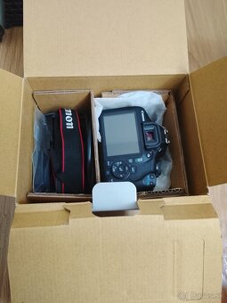 Canon Eos d2000 - 2