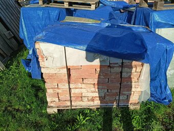 Predám tehlu plnú pálenú a pozdĺžne dierovanú (kántovka) - 2