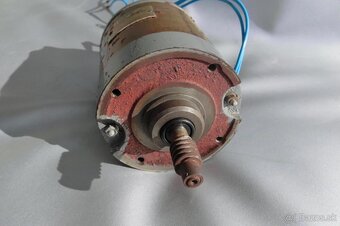 Elektromotor . - 2