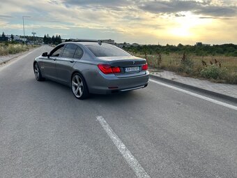 BMW 740i - 2