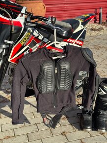 Motocrossové čizmy 42EU a chranič tela UFO detsky - 2