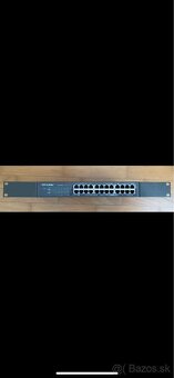 TP-LINK TL-SG1024D Switch, Router - 2