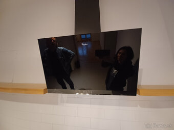 Predám čierny digestor na stenu zn. Whirpool - 2