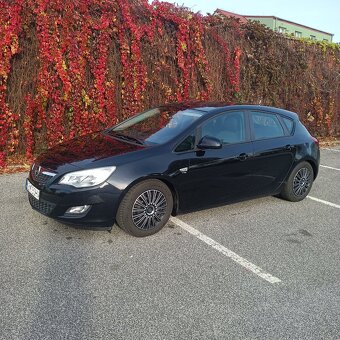 Opel Astra 1.4 benzín - 2